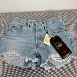 Levi's 501 SHORTS HIGH RISE FITTED THROUGH HIP AND THIGH size 24
